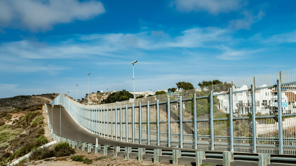 border california mexico fenced